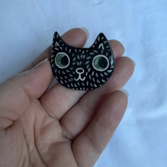 Clay Black Cat Kitty Cat Pin shiny Glazed Green Eyes Freckles Cute - Picture 1 of 6